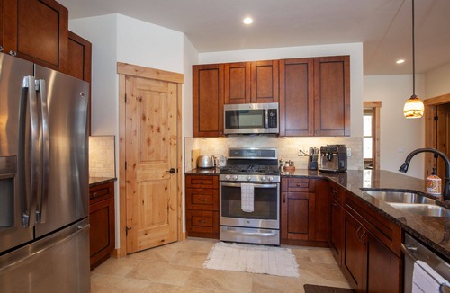 South Forty House | Private Neighborhood Lake - Close to Raven Golf Club - Living Rooms + Outdoor Dining