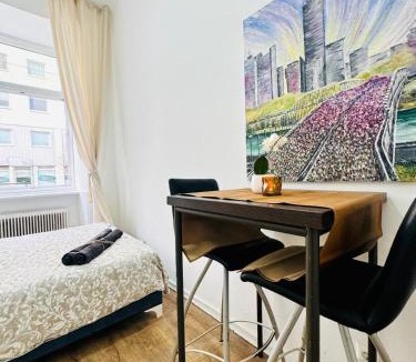Matzleinsdorf Apartment | Private Rooms in 5BR Apartment Near Matzleinsdorfer Platz