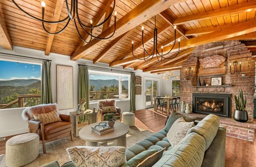 Bailey House | Private Sauna Retreat, Cold Plunge, Hot Tub, Views