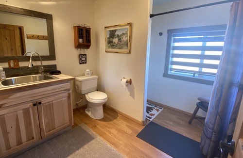 Lazear House | Private Studio Bunk House on 70 acre horse ranch