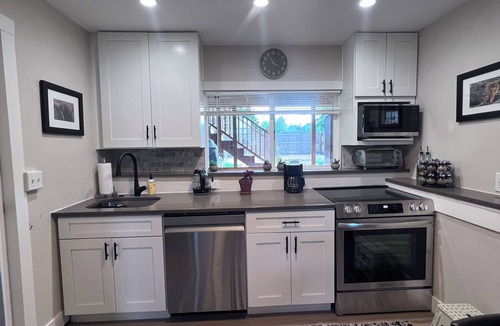 Walnut Grove House | Private Studio w Kitchen & Bathroom