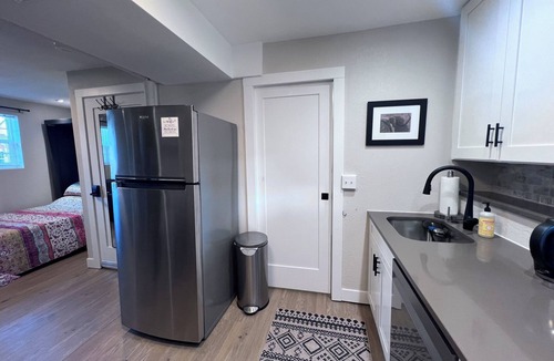 Walnut Grove House | Private Studio w Kitchen & Bathroom
