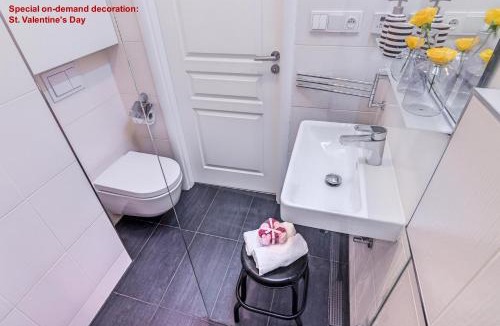 Petrska ctvrt Apartment | Private Terrace in Heart of Prague