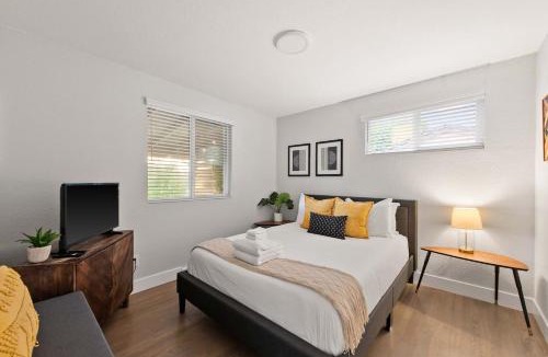 Lamar Heights Area House | Private Upper Unit Home, Pet Friendly, Min to DT