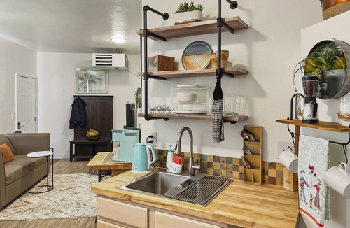 Redlands Condo | Quaint Monument Retreat Studio