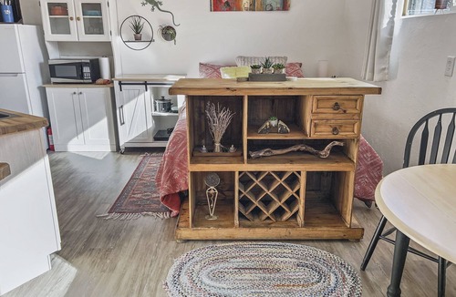 Redlands Condo | Quaint Monument Retreat Studio