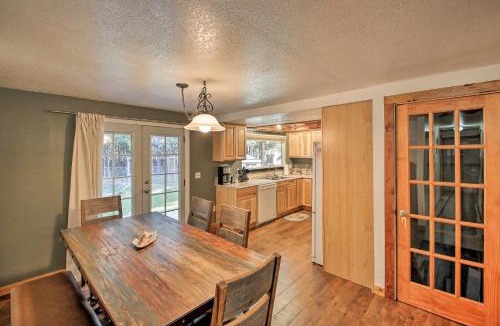 Priest River House | Quaint Priest Lake Cabin w/Patio < 1 Mi to Lake!