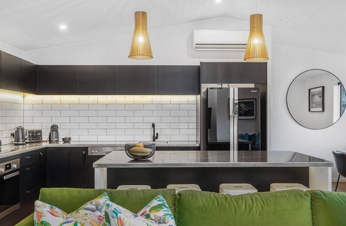 Queenstown House | Queenstown Alpine Retreat 8 Guests 4 Ensuite Spa