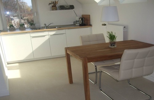 Brodten Apartment | Quiet location, walking distance from Brodtener Steufer, modern facilities, WiFi