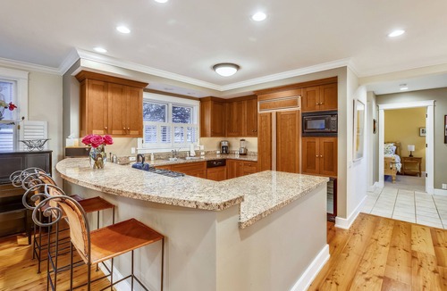 Telluride House | Racers Roost - Gondola District! - 3 Guest Suites-Fireplace-Private Hot Tub!