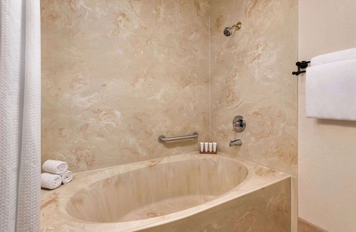 Southeast Colorado Springs Hotel | Radisson Hotel Colorado Springs Airport