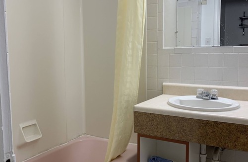Raton Hotel | Ratons Peak Inn