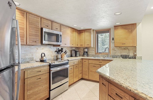 Mountain House Condo | Recently Remodeled 3 BR Condo, walk to the Peru Chair!