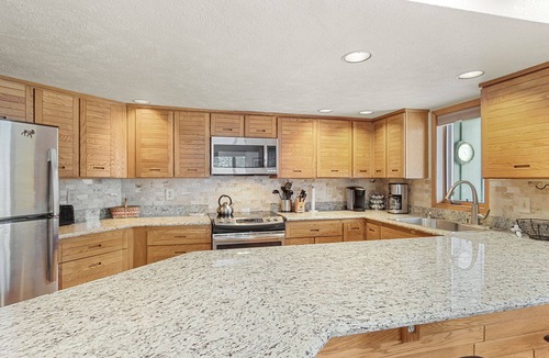 Mountain House Condo | Recently Remodeled 3 BR Condo, walk to the Peru Chair!
