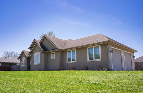 Pauline House | Refurnished House | Ideal for Long Stays!