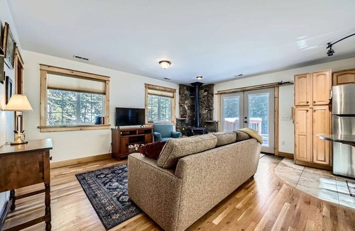 Black Hawk Cabin | Relaxing Cabin with BBQ Area and Mountain Getaway Vibes in Black Hawk, Colorado