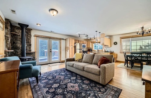 Black Hawk Cabin | Relaxing Cabin with BBQ Area and Mountain Getaway Vibes in Black Hawk, Colorado