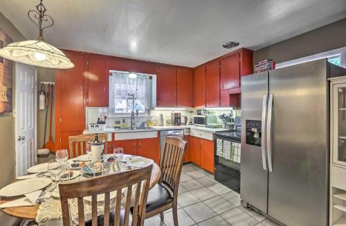Golden House | Relaxing Golden Getaway w/Grill < 1 Mi to Town!