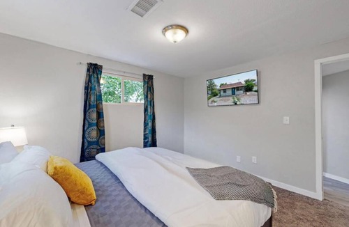 Berkley House | Remodeled 66th 3 king Beds home in Denver