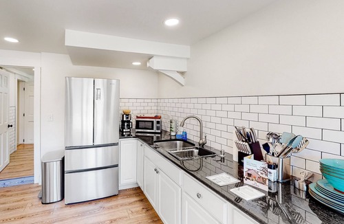 Hermosa Apartment | Renovated downstairs apartment with kitchen & great location