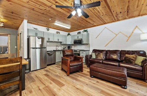 Fall River Estates Condo | Renovated Fall River Escape Private Hot Tub