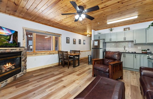 Fall River Estates Condo | Renovated Fall River Escape Private Hot Tub