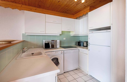 Val-Thorens Apartment | Residence l’Hermine, Ski In-Out with WiFi in Val Thorens, “V7” by Versant Collection