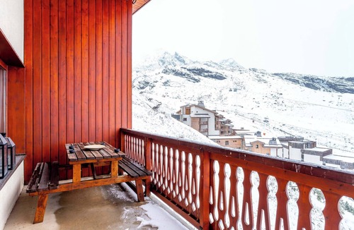 Val-Thorens Apartment | Residence l’Hermine, Ski In-Out with WiFi in Val Thorens, “V7” by Versant Collection