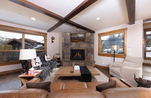 Copper Mountain House | Retreat at Lewis Ranch: Walk to Lift, Private Hot Tub, Shuttle, Gas Grill