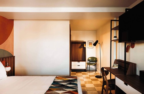 Hale Apartment | Retro Desert Vista | La Vista Motel | 110