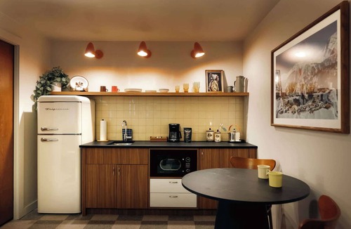 Hale Apartment | Retro Roadtrip Suite | La Vista Motel | 102
