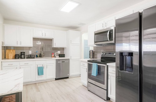 Aurora House | Revere Game House w/Pool Table, Sleeps 14