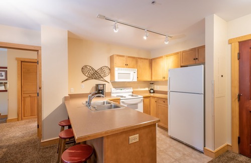 East Village at Copper Condo | Right next to Super Bee Lift, wifi, underground parking