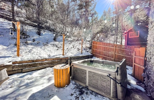 Cascade-Chipita Park House | ♥︎River Rocks Retreat♥︎HOT TUB/FIRE PIT/MTN VIEWS