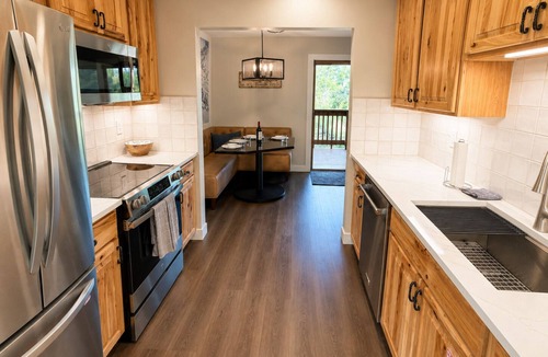 Fraser Condo | River View Chalet - Bike, Flyfish & Bus Route to Concerts