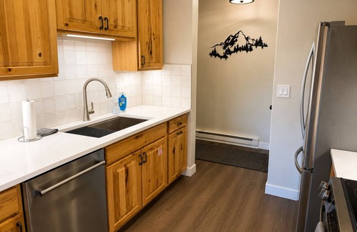 Fraser Condo | River View Chalet - Bike, Flyfish & Bus Route to Concerts