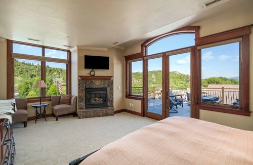 Downtown Steamboat Springs Condo | River View Villa, AC! Luxury Downtown Condo with 2 Large Decks with Views, 2 Garage Parking Spots!