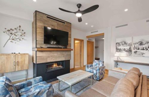 Avon Apartment | Riverfront Lodge 102 by East West Hospitality