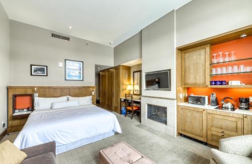 Avon Hotel | Riverfront Resort