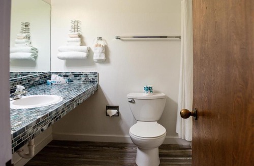 Delta House | Riverwood Inn Hotel Grand Kitchenette Suite