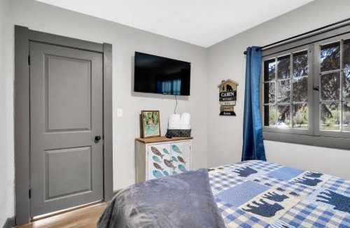 Green Mountain Falls House | Rockhound Cabin Stunning Views and Private Hot Tub