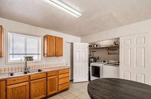 Inkom House | Rockwell Inn 3 | 2 King BD | Beautiful Views | Ski