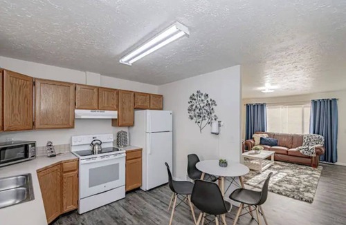 Inkom House | Rockwell Inn 6 | 2 King BD | Beautiful Views | Ski