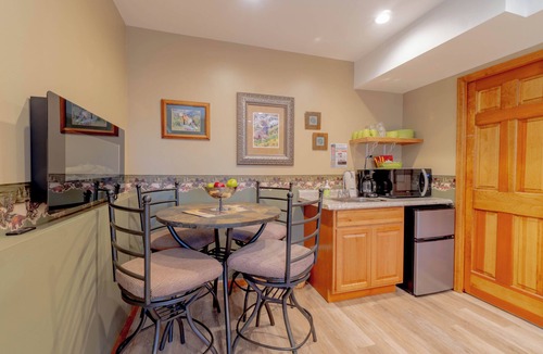 Estes Park Cabin | Rocky Creek Lodge, Sleeps 30, Gatherings Welcome