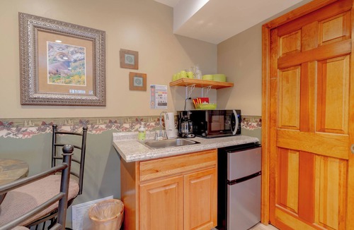 Estes Park Cabin | Rocky Creek Lodge, Sleeps 30, Gatherings Welcome
