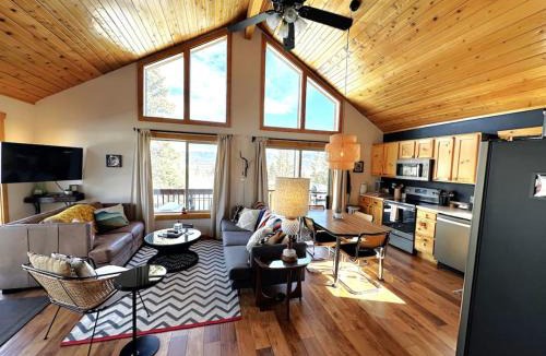 Indian Mountain House | Rocky Mt Cabin 2bed loft Hot Tub Amazing Views