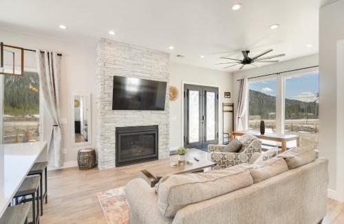 Saint Mary's House | Romantic Mountain Retreat with Scenic Views!