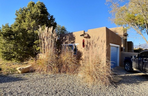 Taos House | Romantic Retreat in Historic Ranchos De Taos