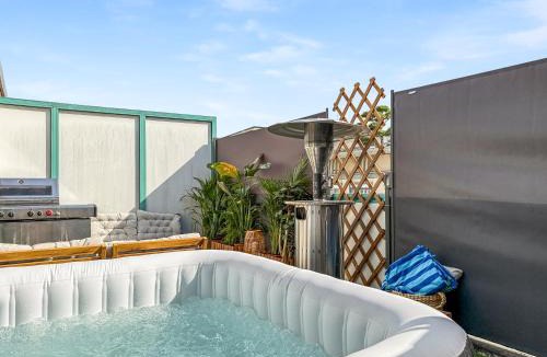 Rathaus Apartment | Rooftop Penthouse with Hot Tub