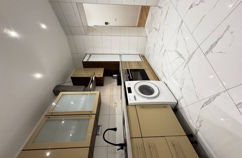Liesing Apartment | Room for 2 in a 4BR Apt; Near Kaufpark Alterlaa